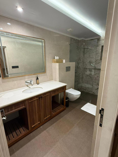 Bathroom 3, The Lanswood Estate, Garhwal