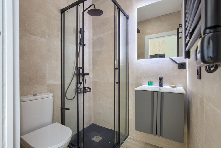 Bathroom 4, Dobo Madrid CV93, Madrid