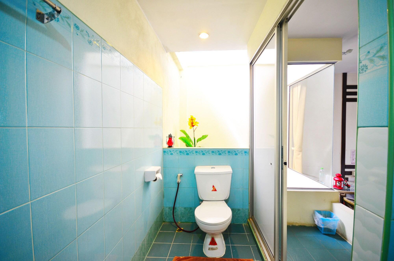 Bathroom 3, PP Resort, Hat Yai