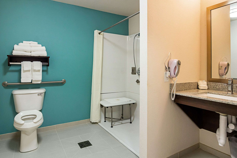 Bathroom 3, Suburban Studios Monaca - Pittsburgh, Beaver