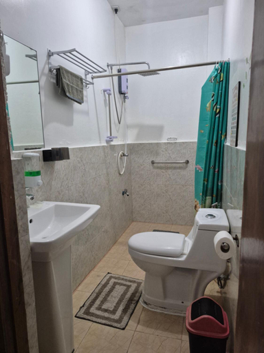Bathroom, Alec Lodge, Coron