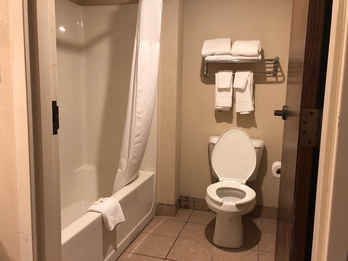 Bathroom 4, Quality Inn Stone Mountain, Gwinnett
