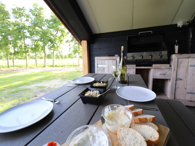 Food & Drinks 5, Spacious Farmhouse with Sauna, hottub, Tytsjerksteradiel