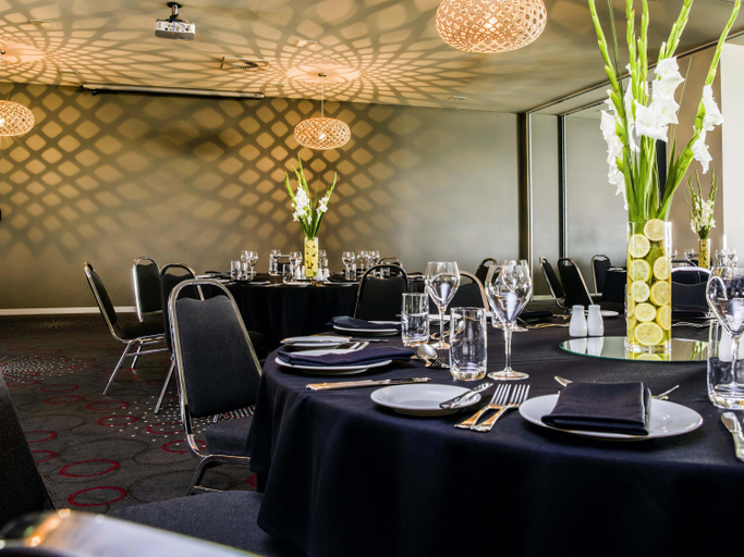 Food & Drinks 4, Mantra Melbourne Melton, Melton Bal