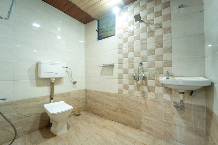 Bathroom 4, Strawberry County, Satara