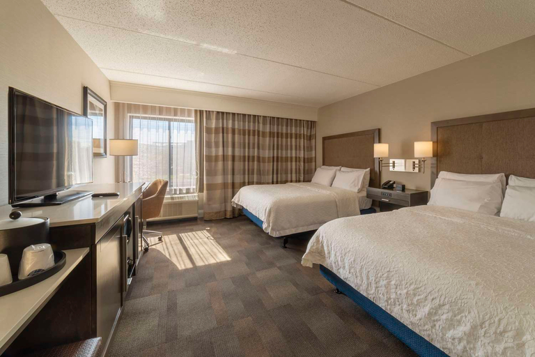 Bedroom 3, Hampton Inn Carlstadt-At The Meadowlands, Bergen