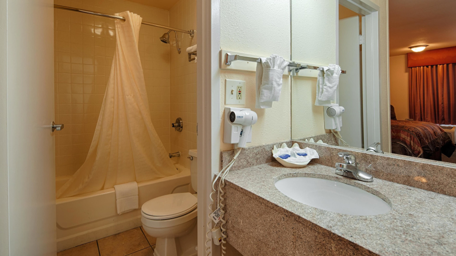 Bathroom 4, Best Western Airport, Tulsa