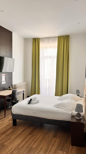 Bedroom 4, Hotel de la paix, Haute-Vienne