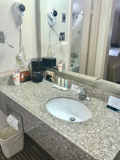 Bathroom 4, Quality Inn Tucumcari, Quay