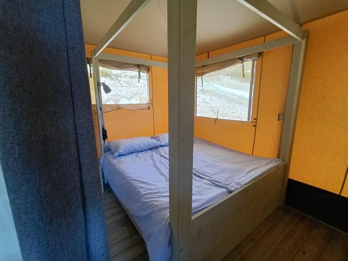 Bedroom 4, Coqslitscaux, Seine-Maritime