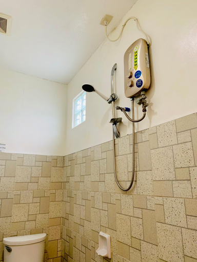 Bathroom 5, Krizma Inn, El Nido