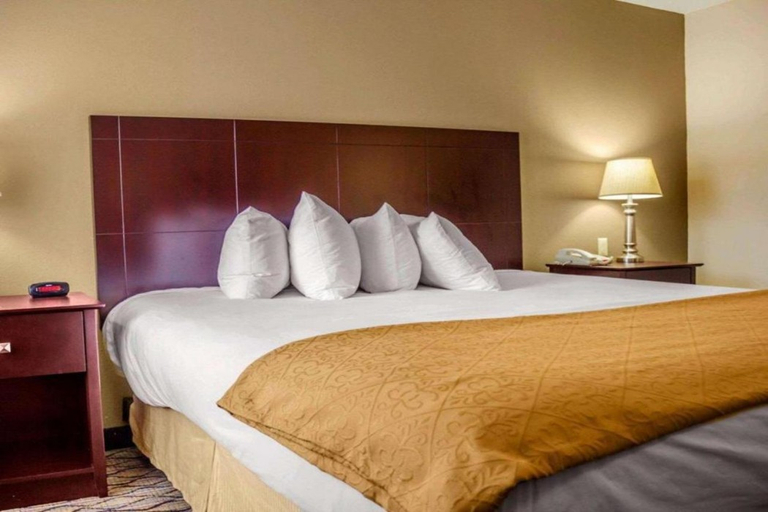 Bedroom 3, Quality Inn Waterbury, New Haven