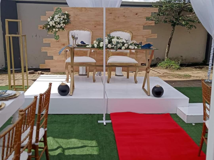 Others 2, Zovuyo Hotel, Amathole