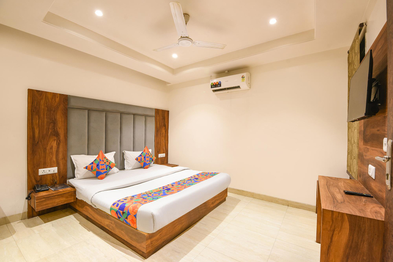 Bedroom 2, FabHotel The Nilsa, Delhi