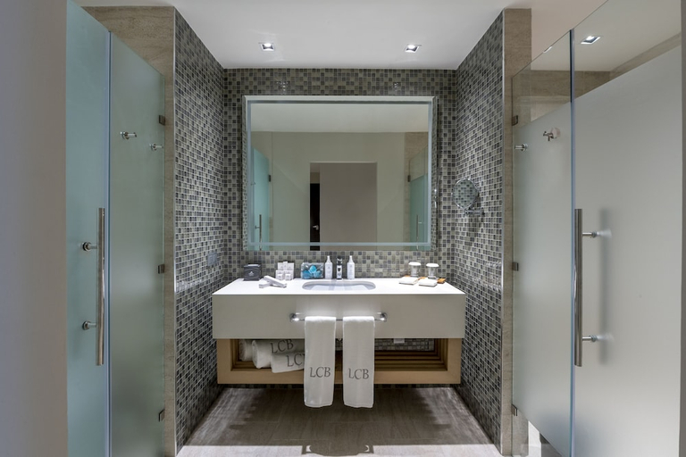 Bathroom 5, Unique by  Lopesan Costa Bávaro Resort, Salvaleon de Higuey