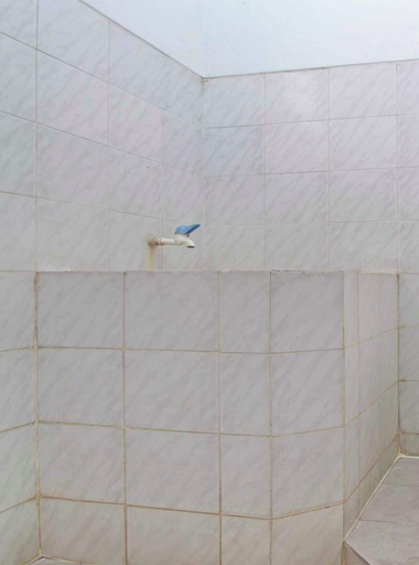 Bathroom 4, OYO 95023 Hotel Alamanda Garut, Garut
