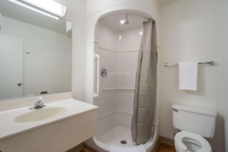 Bathroom 3, Motel6 Grand Junction, CO, Mesa
