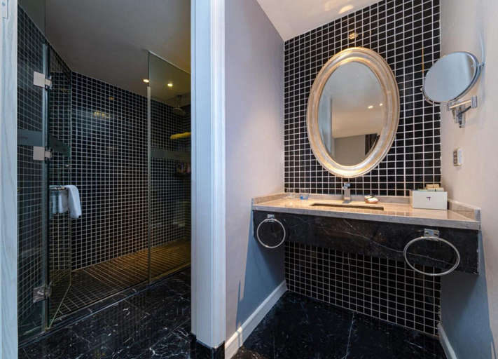 Bathroom 5, Mercure Xiamen Exhibition Centre, Xiamen