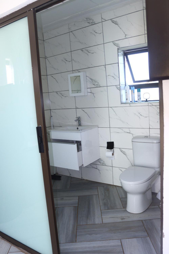 Bathroom 3, Alldays Sunset Lodge, Capricorn