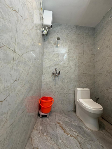 Bathroom 5, AKS Grand Hotel in Varanasi, Varanasi