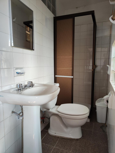 Bathroom 4, Skyline, Pedro Domingo Murillo