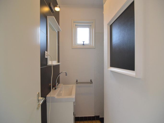 Bathroom 3, Holiday Home Koewacht near Seaside, Terneuzen