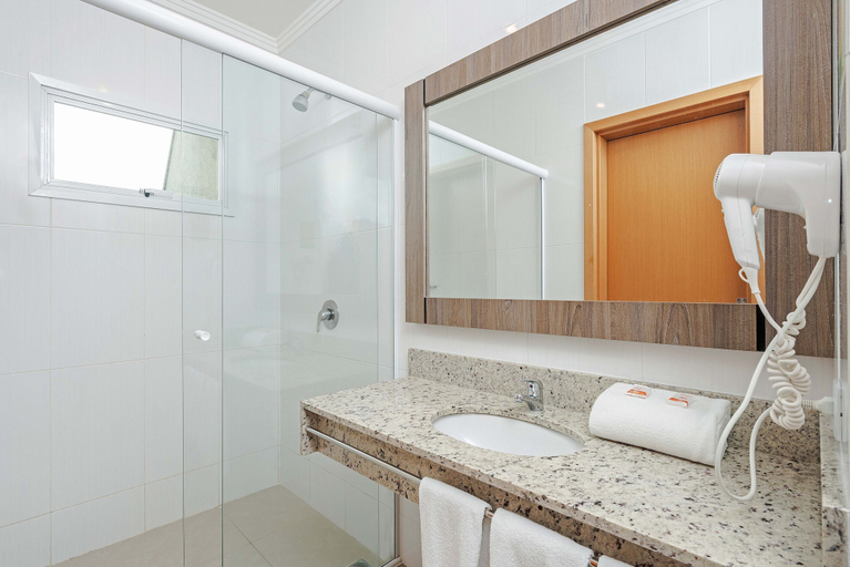 Bathroom 4, SLIM Curitiba Av. das Torres, Curitiba