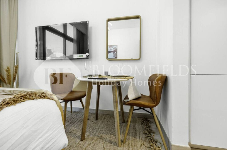 Dining room, 812 Bloomfields Modern STU Azizi Riviera, Dubai