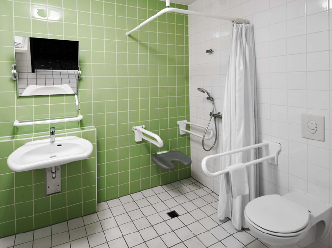 Bathroom 5, B&B HOTEL Frankfurt-West, Frankfurt am Main