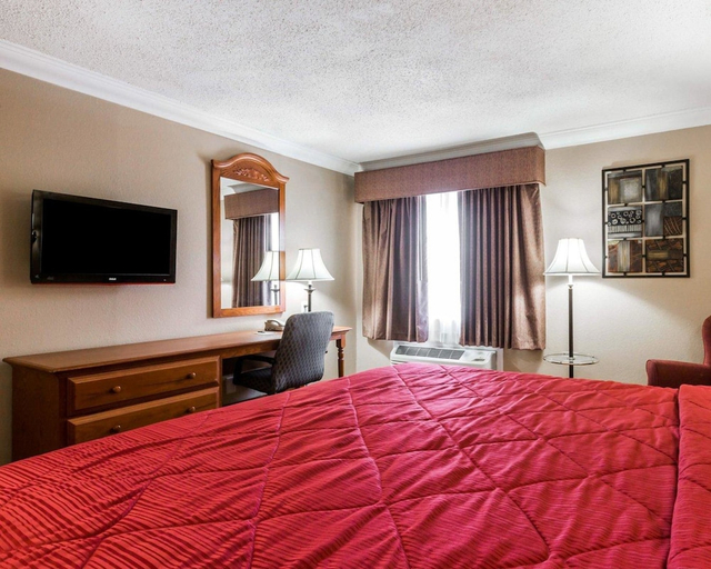 Bedroom 3, Quality Inn & Suites, Fulton