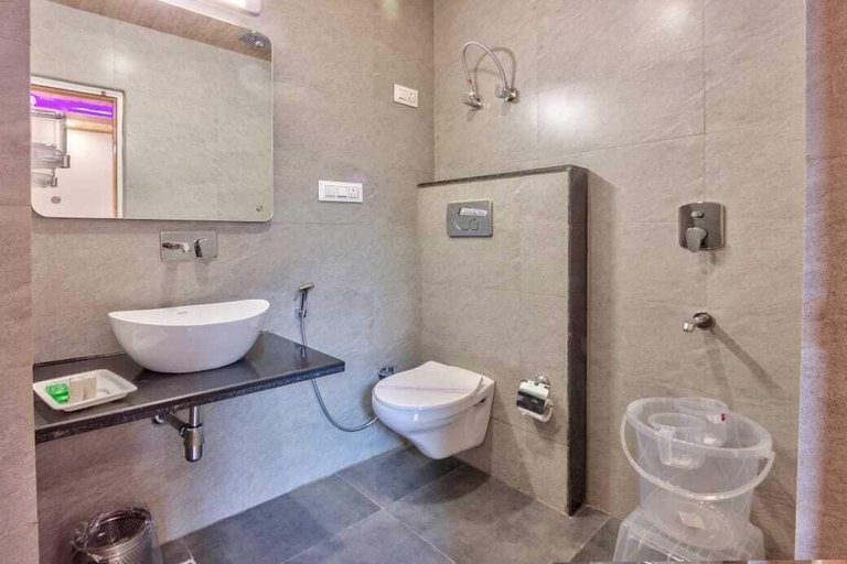 Bathroom 3, OnlyStay Surya Mall Road Manali, Kullu