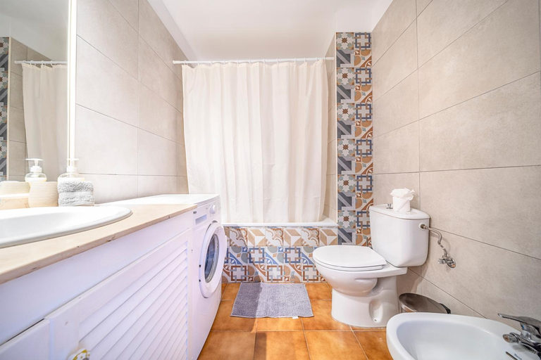 Bathroom, Tropical garden, sunshine, heated pool, Santa Cruz de Tenerife