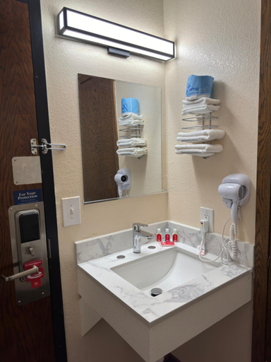 Bathroom 2, Ember Inn Suites Waite Park - St Cloud, Stearns