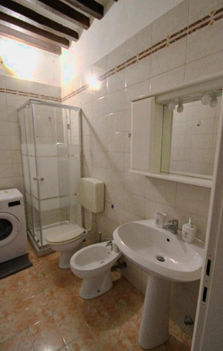 Bathroom, Beautiful Center Apartments - posti auto privati prenotabili, Parma