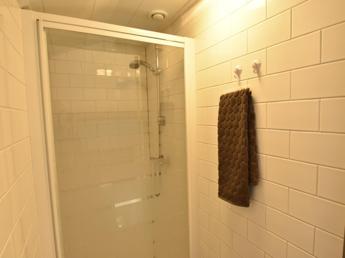 Bathroom 3, Pet-friendly Apartment in Sint Maartensbrug, Zijpe