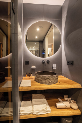 Bathroom 4, Four Stories, The Hague