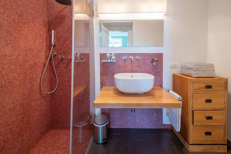 Bathroom 4, Casa Mariavittoria, Napoli