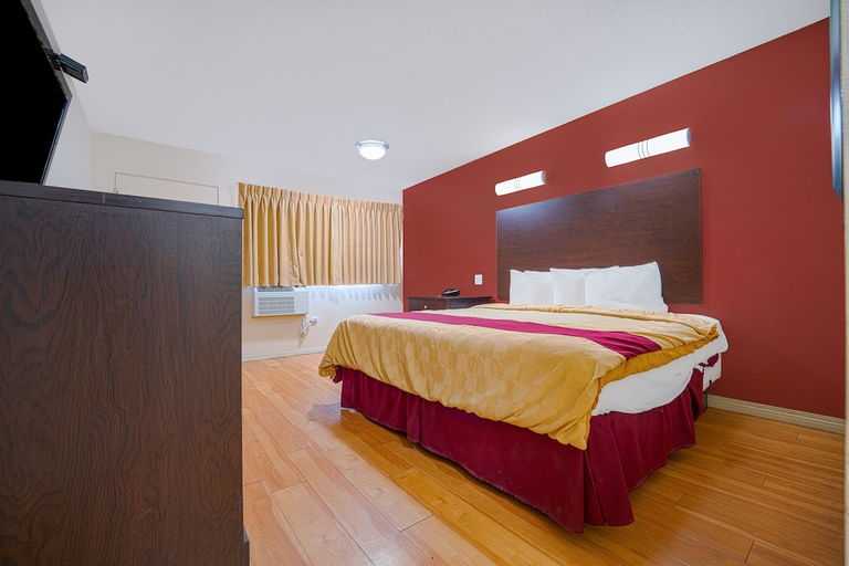 Bedroom 3, Mojave Hotel, Kern