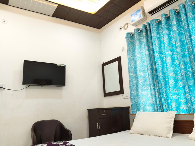 Bedroom 2, Gayatri Palace, Faizabad