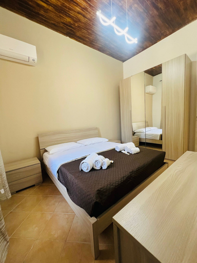 Room 5, Villa 3 letti 2 docce e Giardino, Vibo Valentia