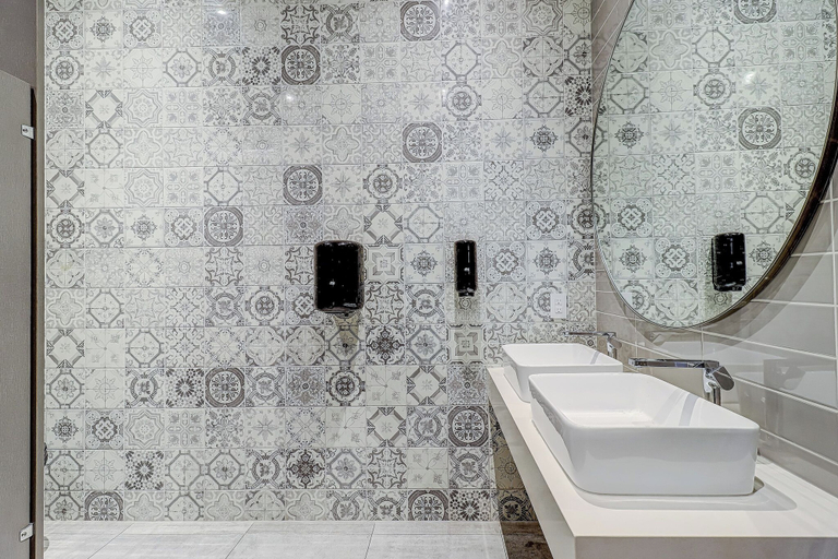 Bathroom 4, Dream Suites Near YYZ Airport, Peel