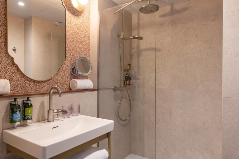 Bathroom 4, Hotel Brittany, Paris