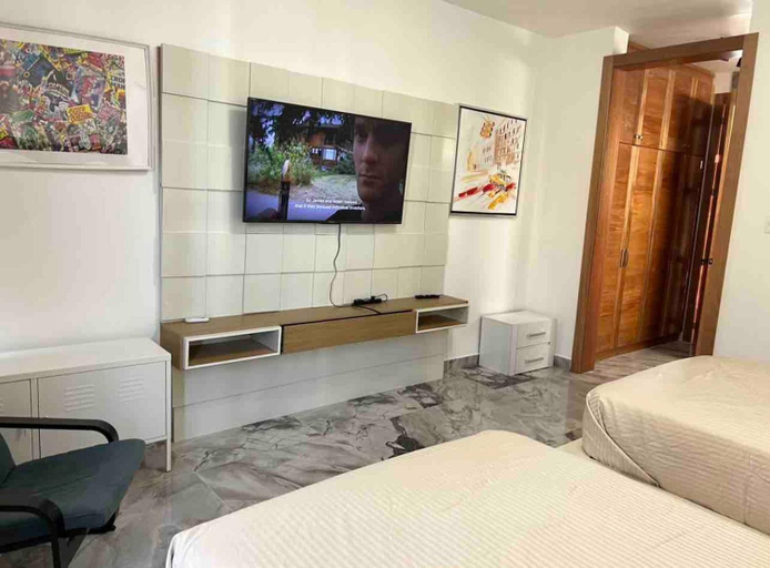 Shared lounge/TV area