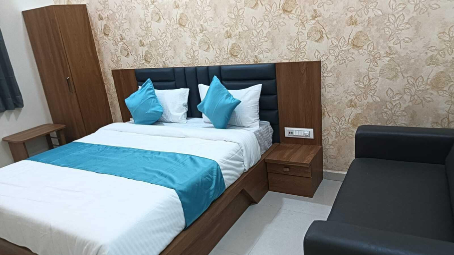 Room 4, Hotel Empire, Valsad