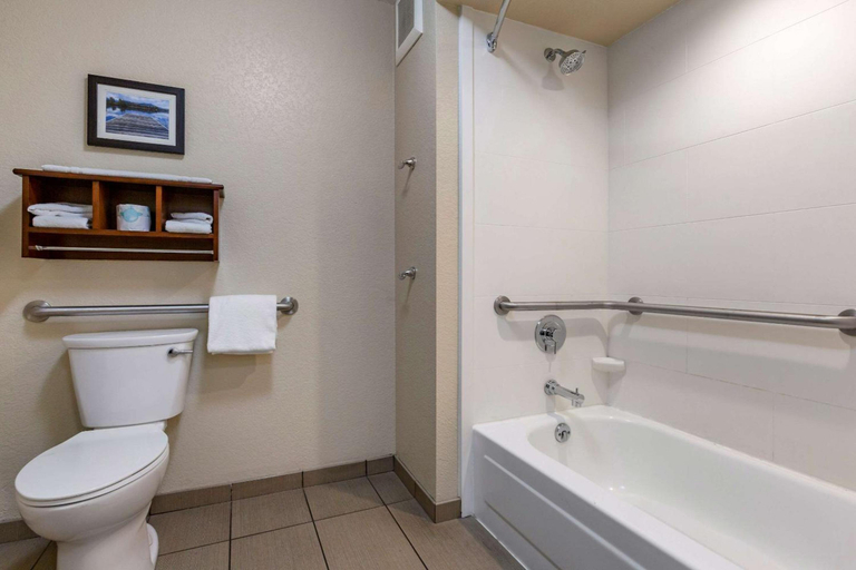 Bathroom 3, Comfort Inn & Suites Coeur d'Alene, ID, Kootenai