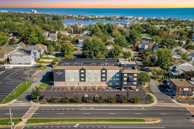 Exterior & Views
