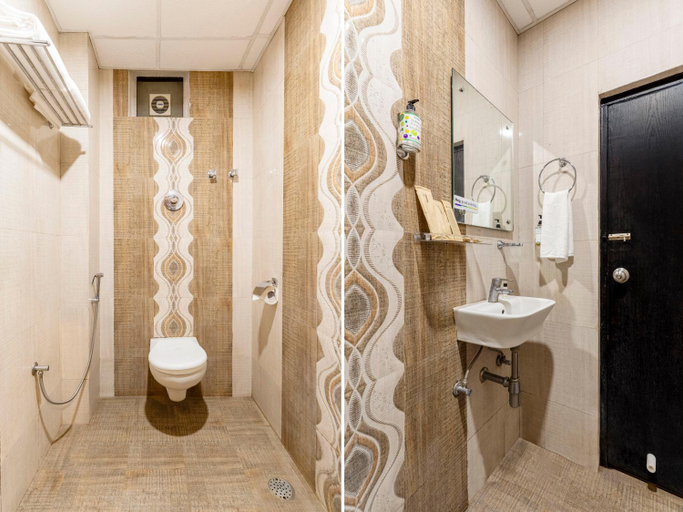Bathroom 4, Treebo Millenium Suites, Bangalore