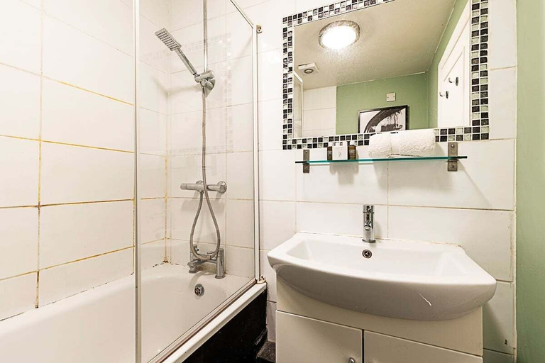 Bathroom 3, Charming Shoreditch Apartment, London