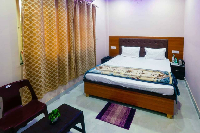 Room 3, Hotel Saraswati Stay Dham, Mathura