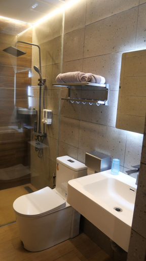 Bathroom 5, Chan's Smart Living Inn , Semporna